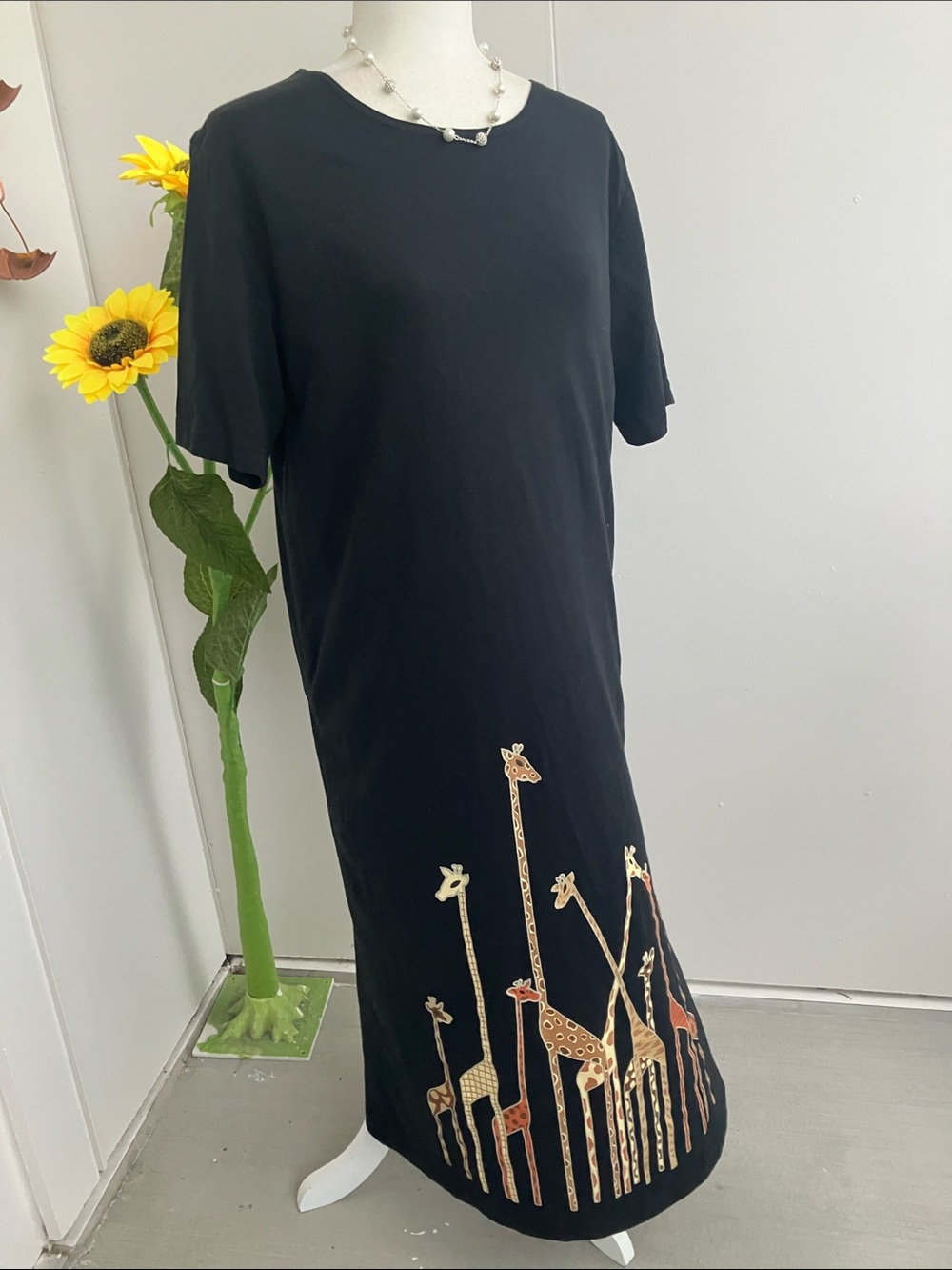 Vintage 90s Short Sleeve Black Maxi T Shirt Dress with Giraffe Border Print